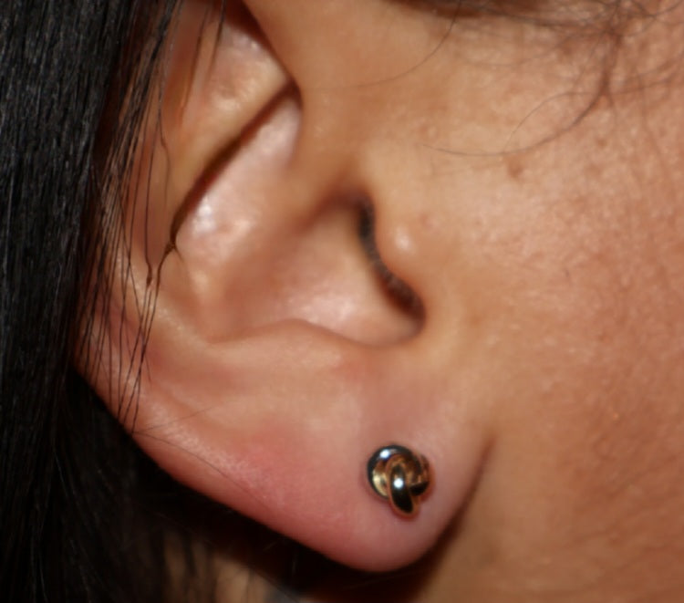 14k Love knot Earring